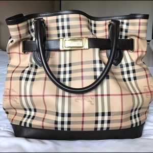 BURBERRY - Horseferry handbag with adjustable shoulder strap.